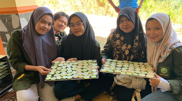 Partisipasi Tim KKN UNISNU Jepara dalam Kelompok Wanita Tani Desa Somosari